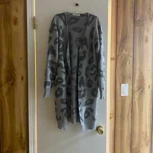 Chic Gray Animal Print Women's Cardigan